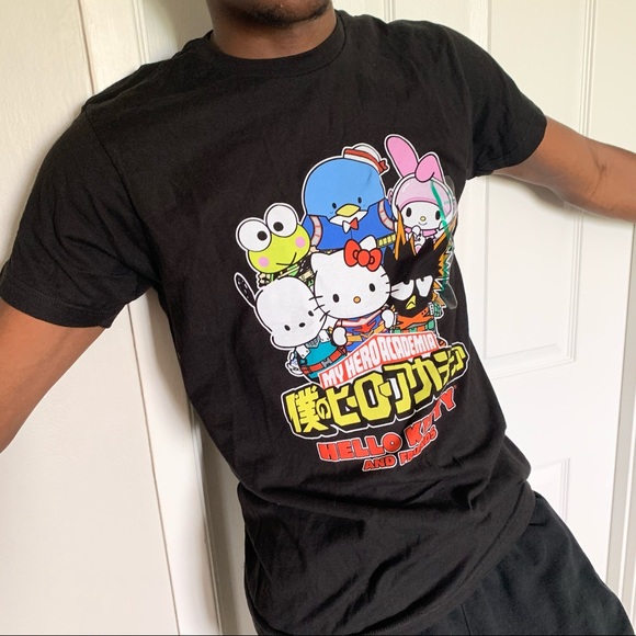 Hello Kitty Sanrio Graphic T-shirt - Picture 2 of 4